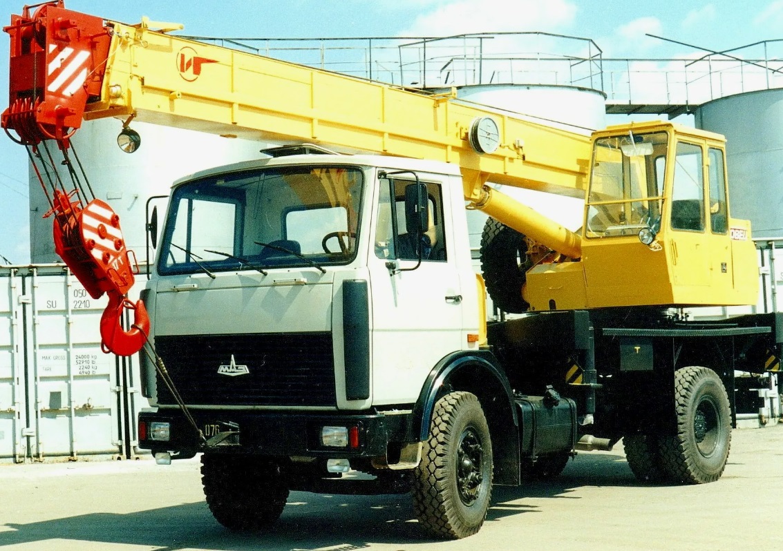 Автокран МАЗ 4381
